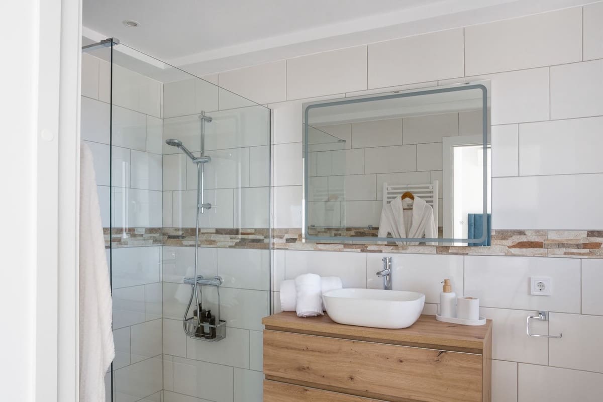 4 bedroom Villa for sale in La Duquesa / Puerto de la Duquesa - € 1,100,000 (Ref: 9077217)