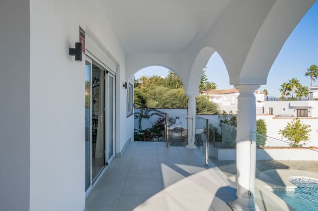 4 bedroom Villa for sale in La Duquesa / Puerto de la Duquesa, Manilva - € 1,100,000 (Ref: 9077217)