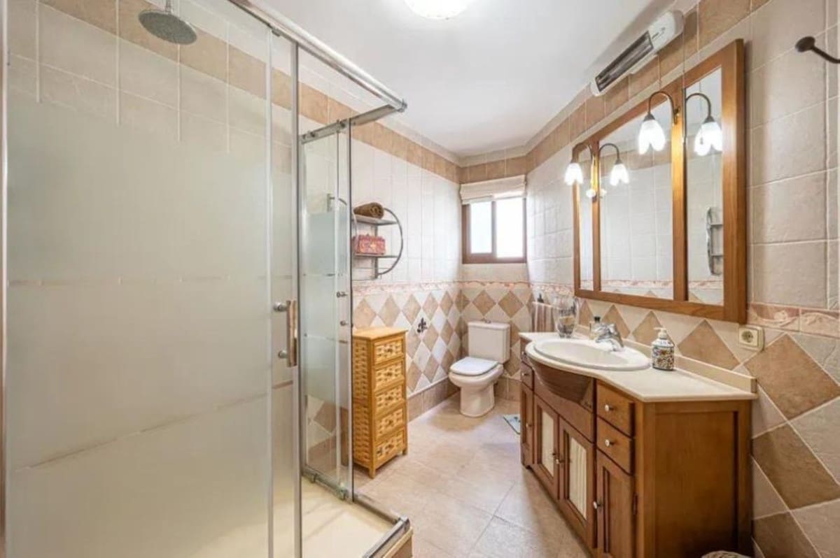 10 soveværelse Erhverv til salg i Manilva - € 999.000 (Ref: 9077219)