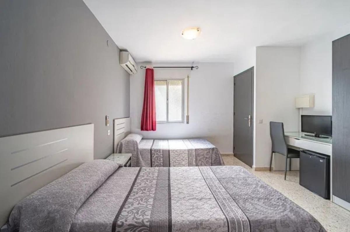 10 soveværelse Erhverv til salg i Manilva - € 999.000 (Ref: 9077219)