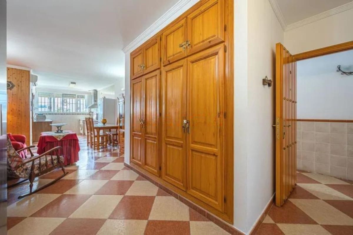 10 soveværelse Erhverv til salg i Manilva - € 999.000 (Ref: 9077219)