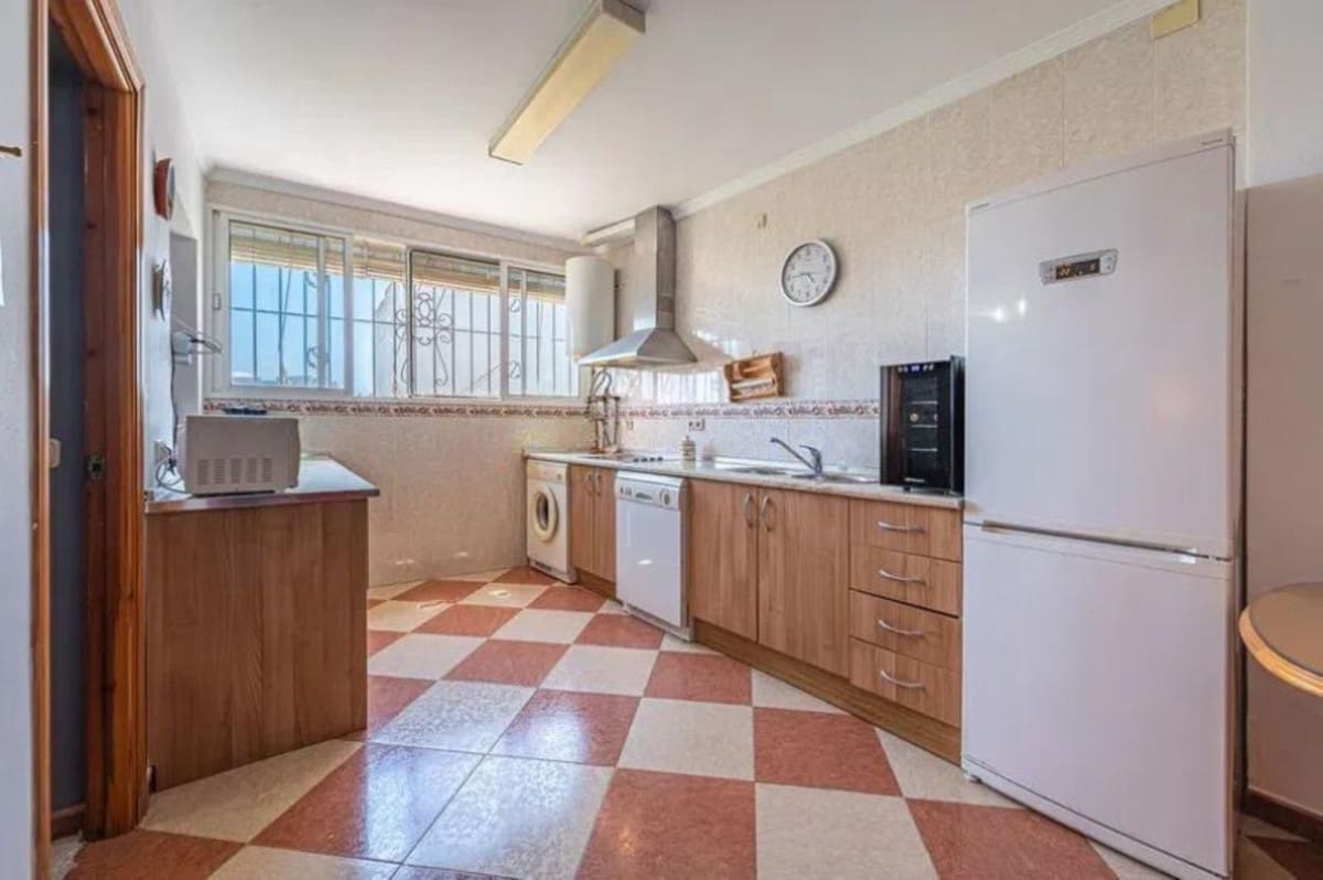 10 soveværelse Erhverv til salg i Manilva - € 999.000 (Ref: 9077219)