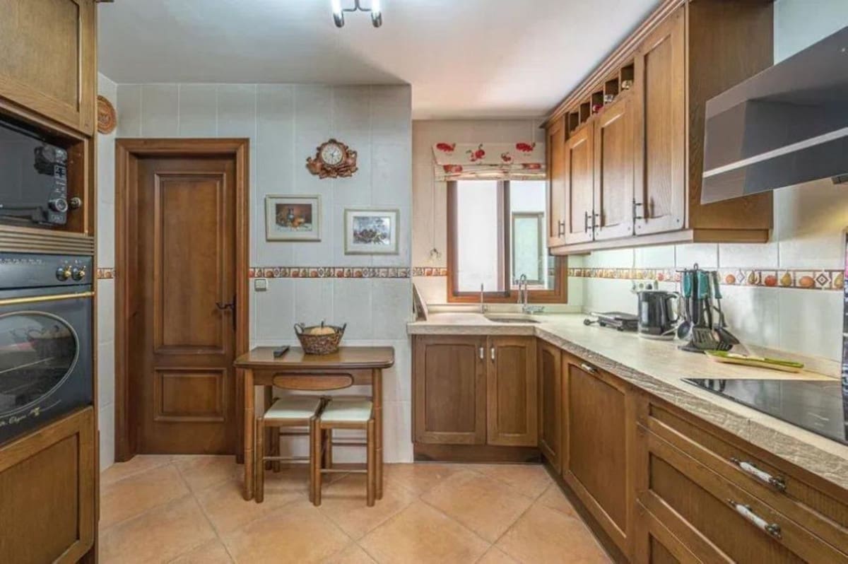 10 soveværelse Erhverv til salg i Manilva - € 999.000 (Ref: 9077219)