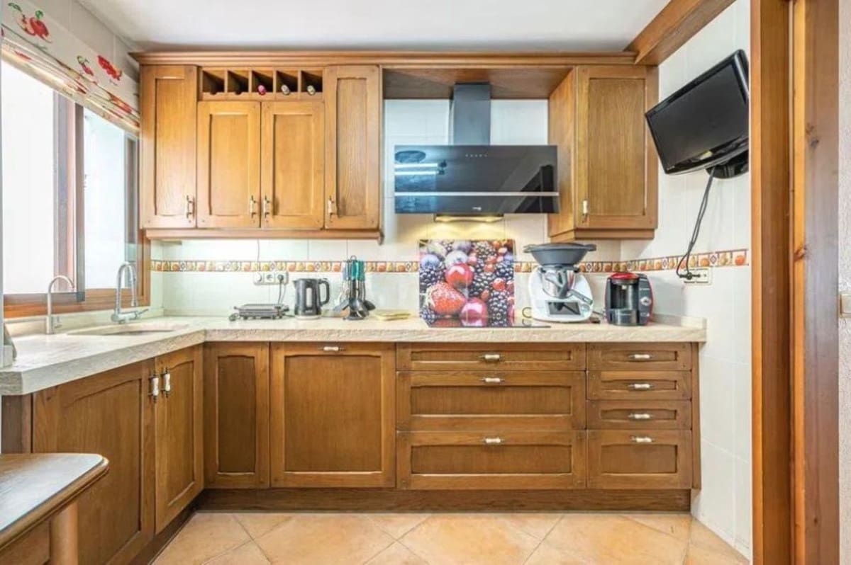 10 soveværelse Erhverv til salg i Manilva - € 999.000 (Ref: 9077219)