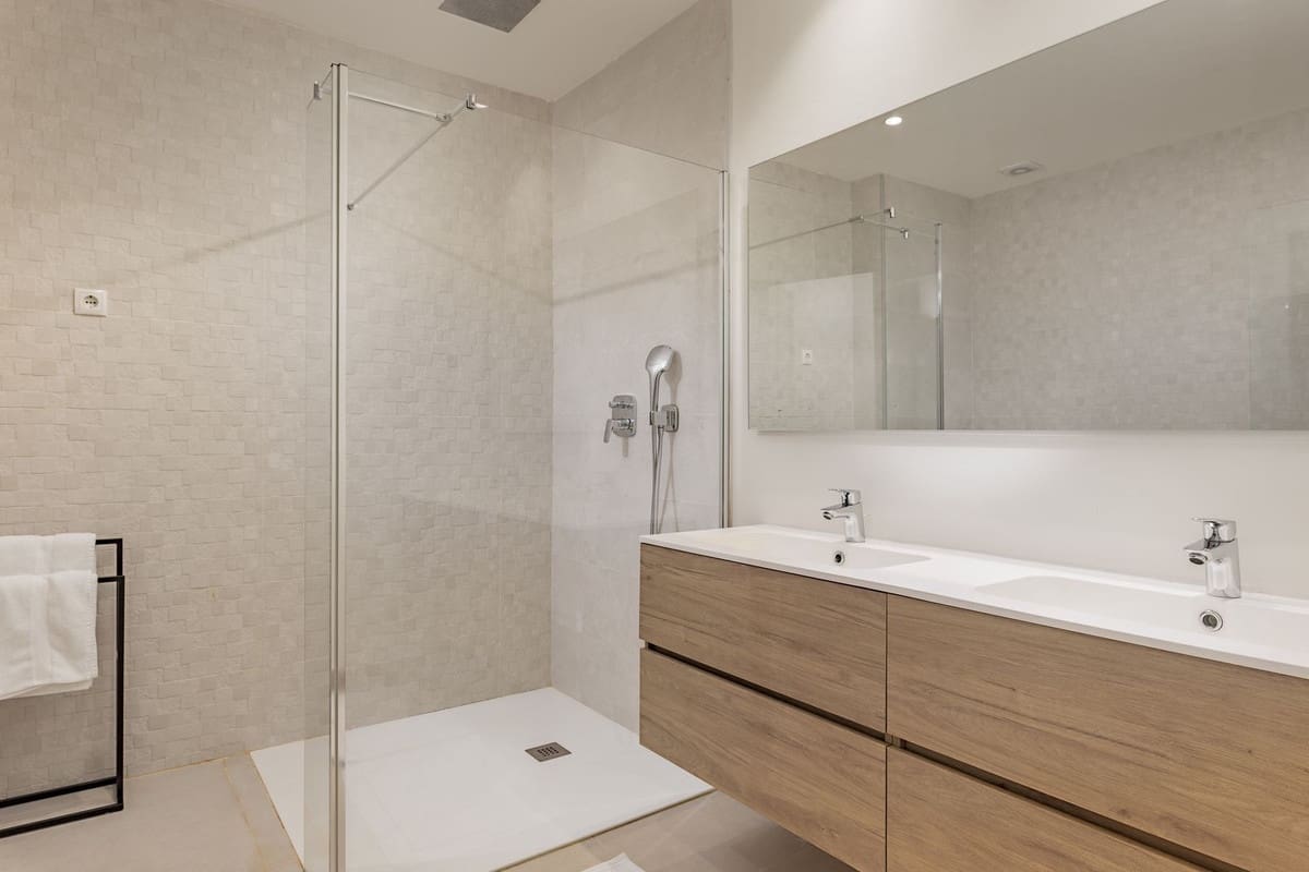 4 slaapkamer Huis te koop in Bahia de Casares met garage - € 950.000 (Ref: 9077220)