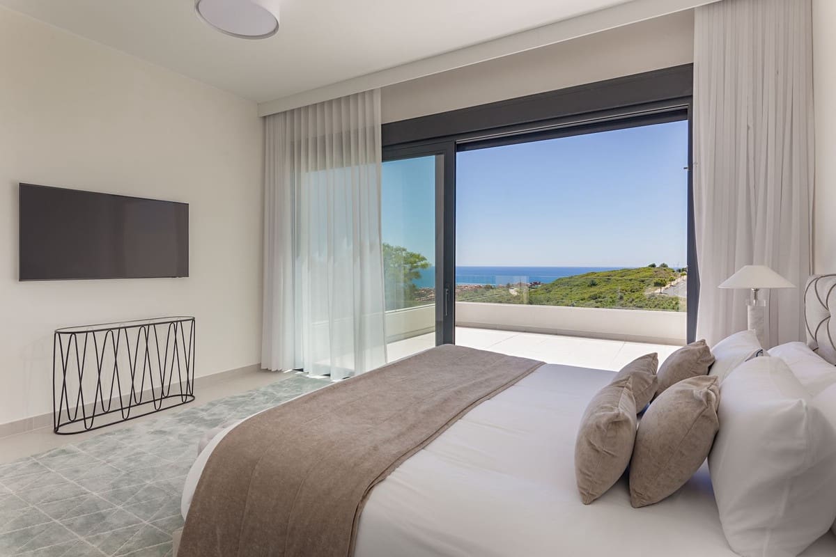 4 slaapkamer Huis te koop in Bahia de Casares met garage - € 950.000 (Ref: 9077220)