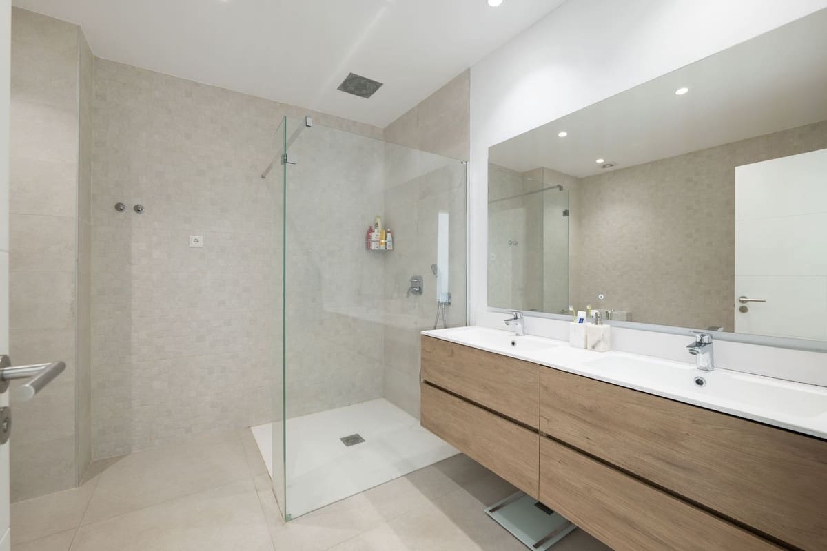 3 chambre Maison de Ville à vendre à Casares avec garage - 890 000 € (Ref: 9077221)