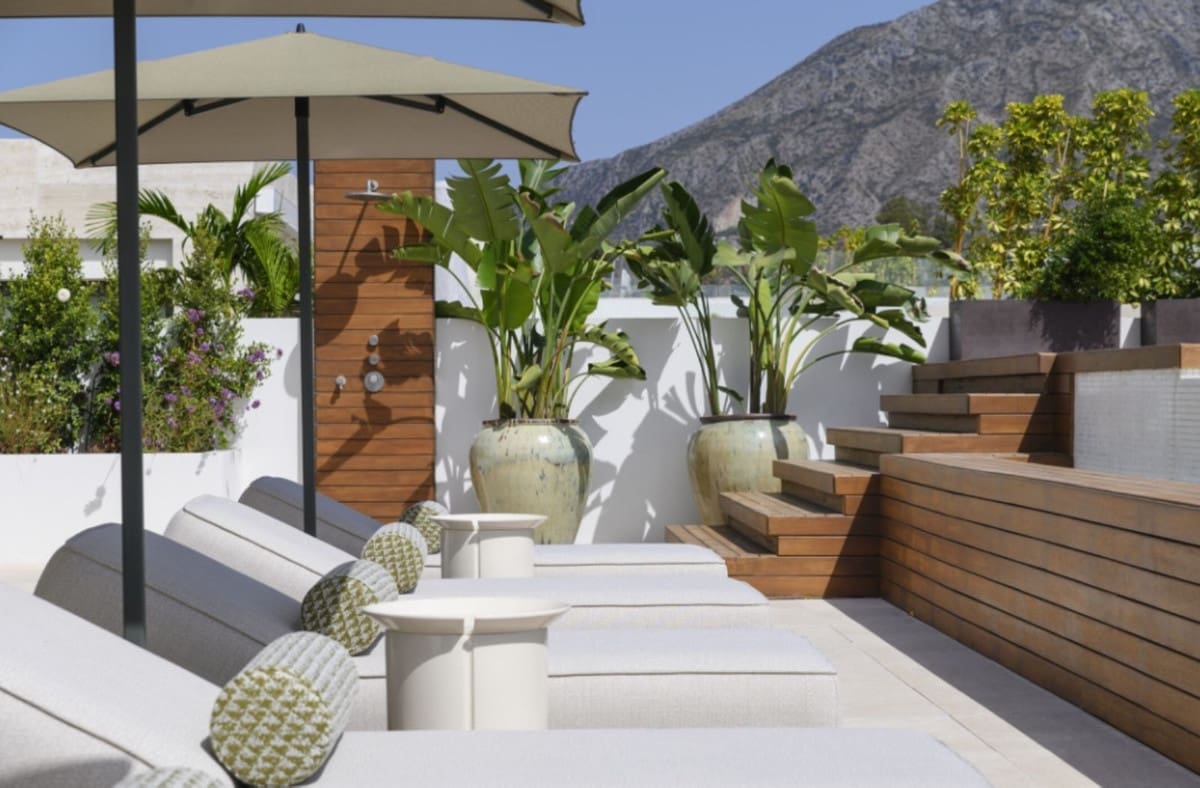 4 bedroom Apartment for sale in Marbella with garage - € 11,900,000 (Ref: 9077232)