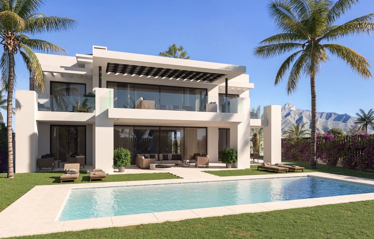 5 bedroom Villa for sale in Marbella with garage - € 4,800,000 (Ref: 9077237)