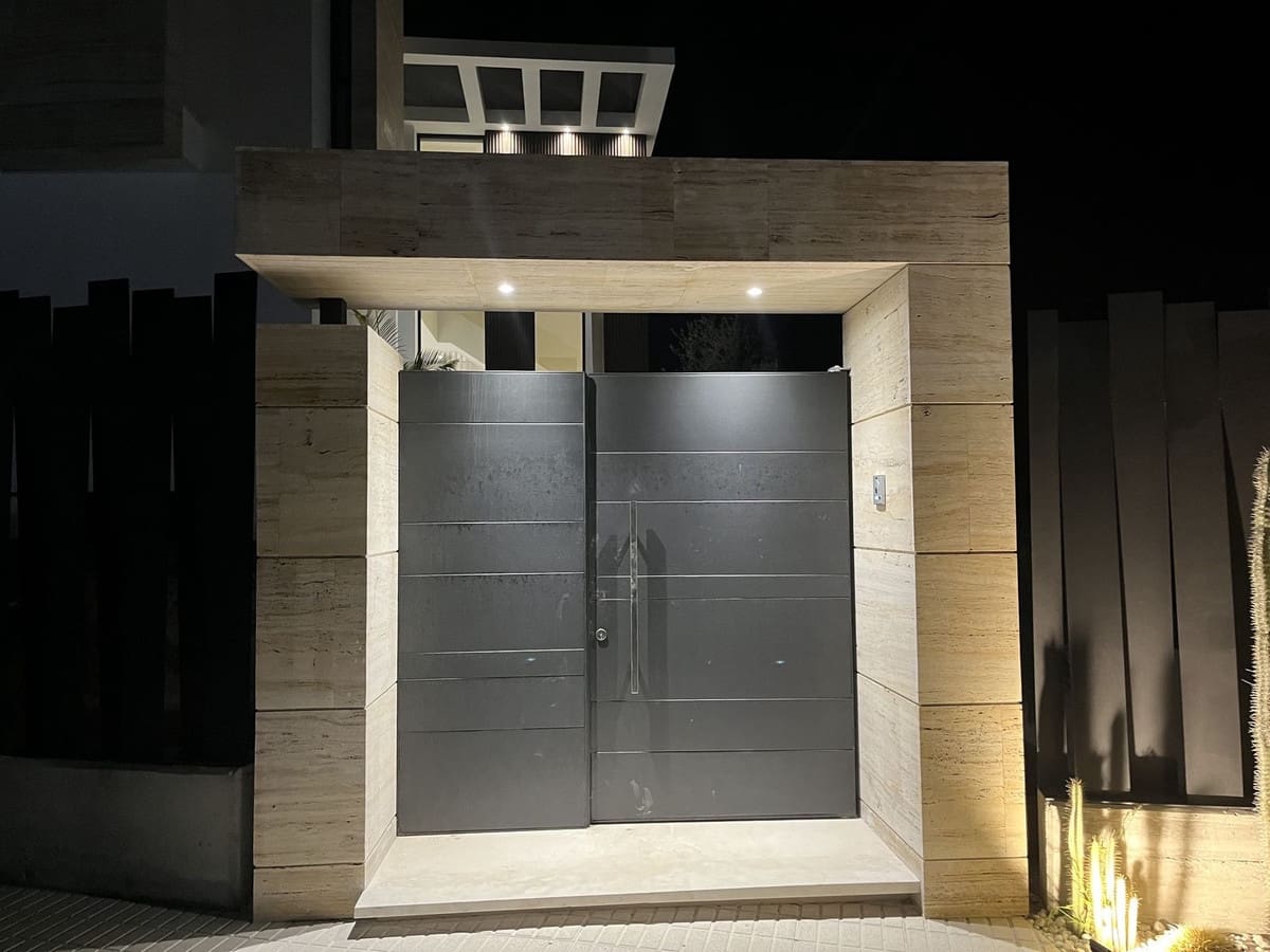 5 bedroom Villa for sale in Marbella with garage - € 4,800,000 (Ref: 9077237)