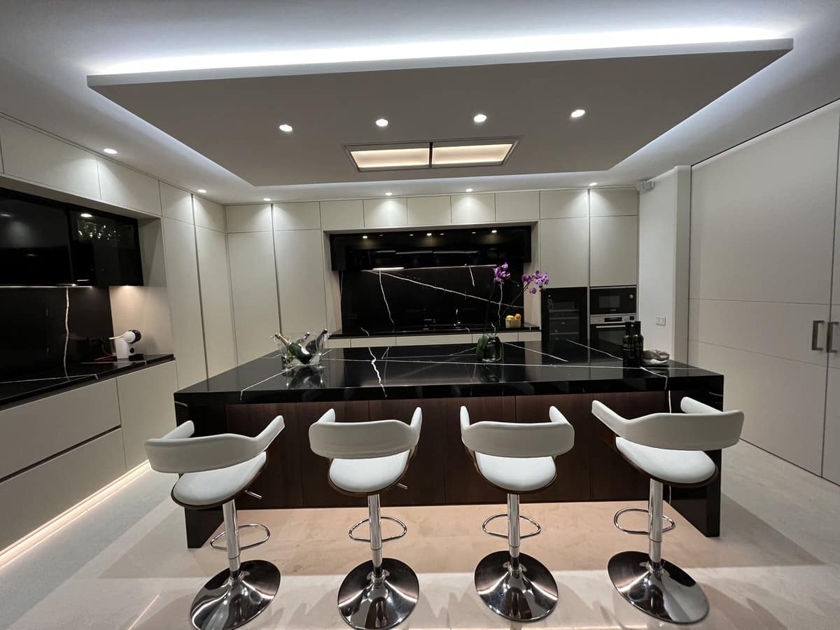 5 bedroom Villa for sale in Marbella with garage - € 4,800,000 (Ref: 9077237)