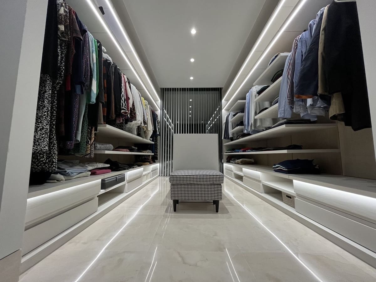 5 bedroom Villa for sale in Marbella with garage - € 4,800,000 (Ref: 9077237)