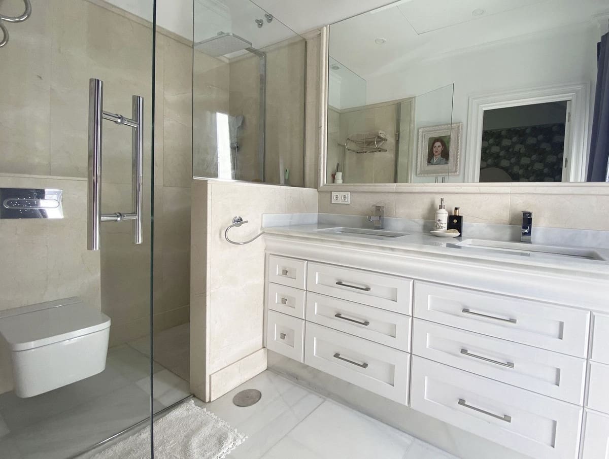 13 bedroom Villa for sale in Marbella with garage - € 4,400,000 (Ref: 9077241)