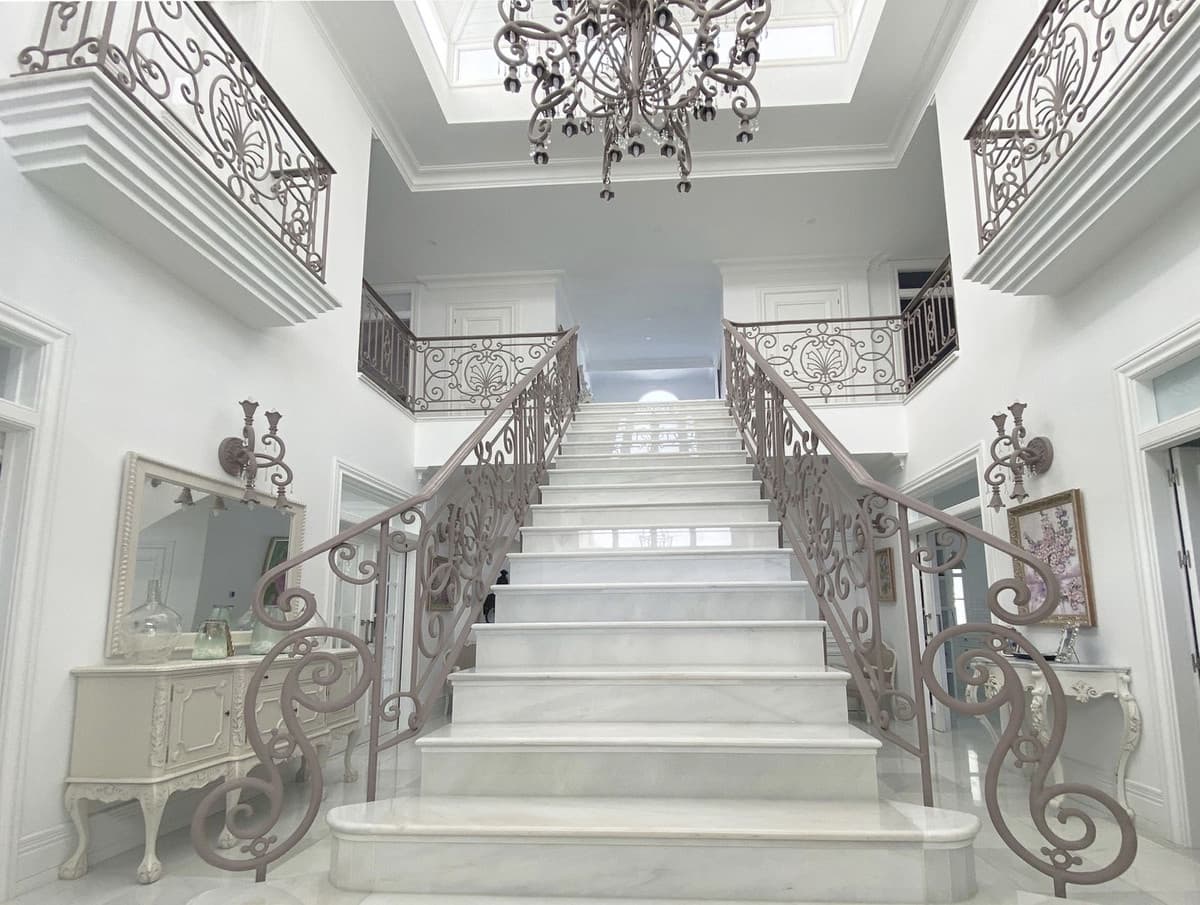 13 bedroom Villa for sale in Marbella with garage - € 4,400,000 (Ref: 9077241)