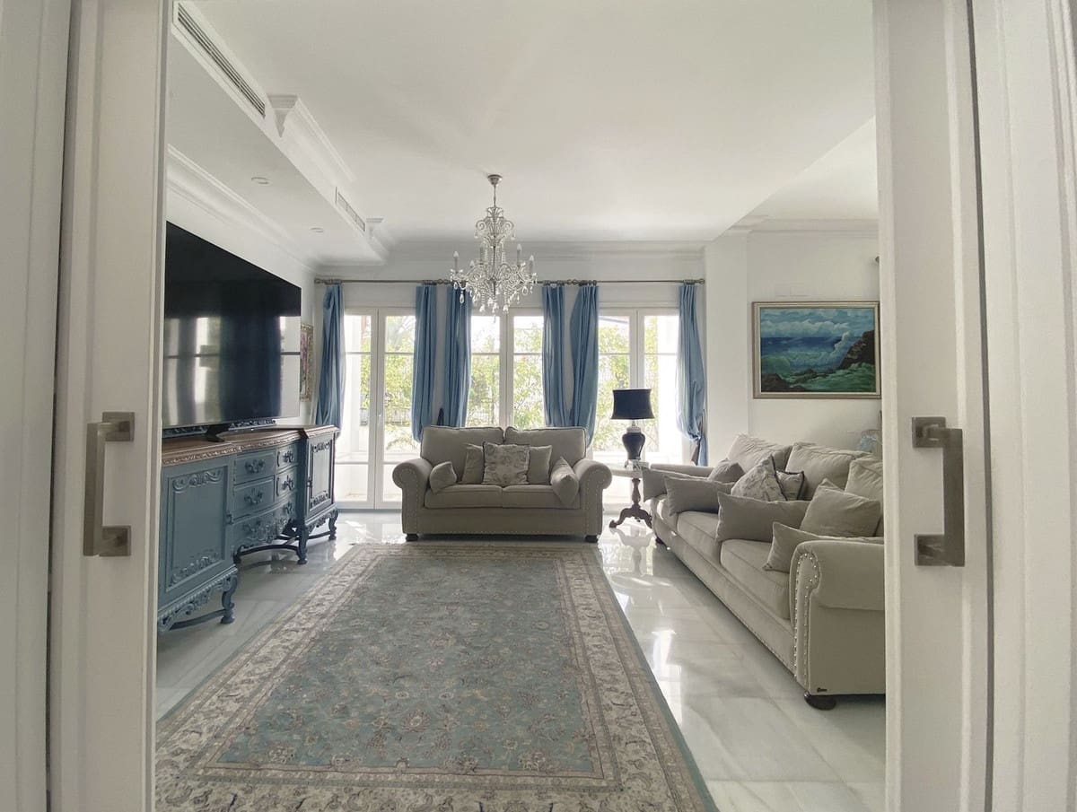 13 bedroom Villa for sale in Marbella with garage - € 4,400,000 (Ref: 9077241)