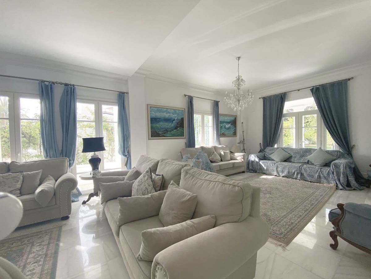 13 bedroom Villa for sale in Marbella with garage - € 4,400,000 (Ref: 9077241)
