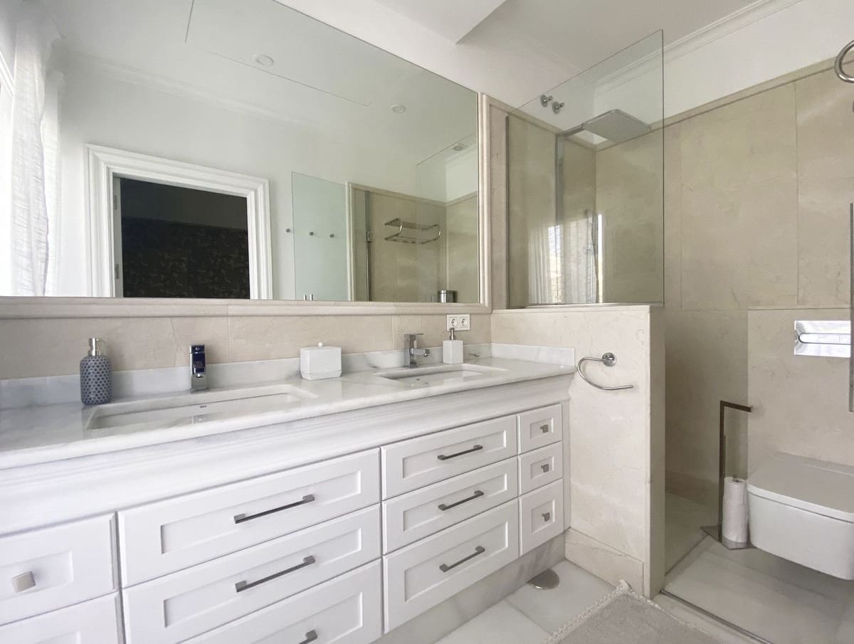 13 bedroom Villa for sale in Marbella with garage - € 4,400,000 (Ref: 9077241)