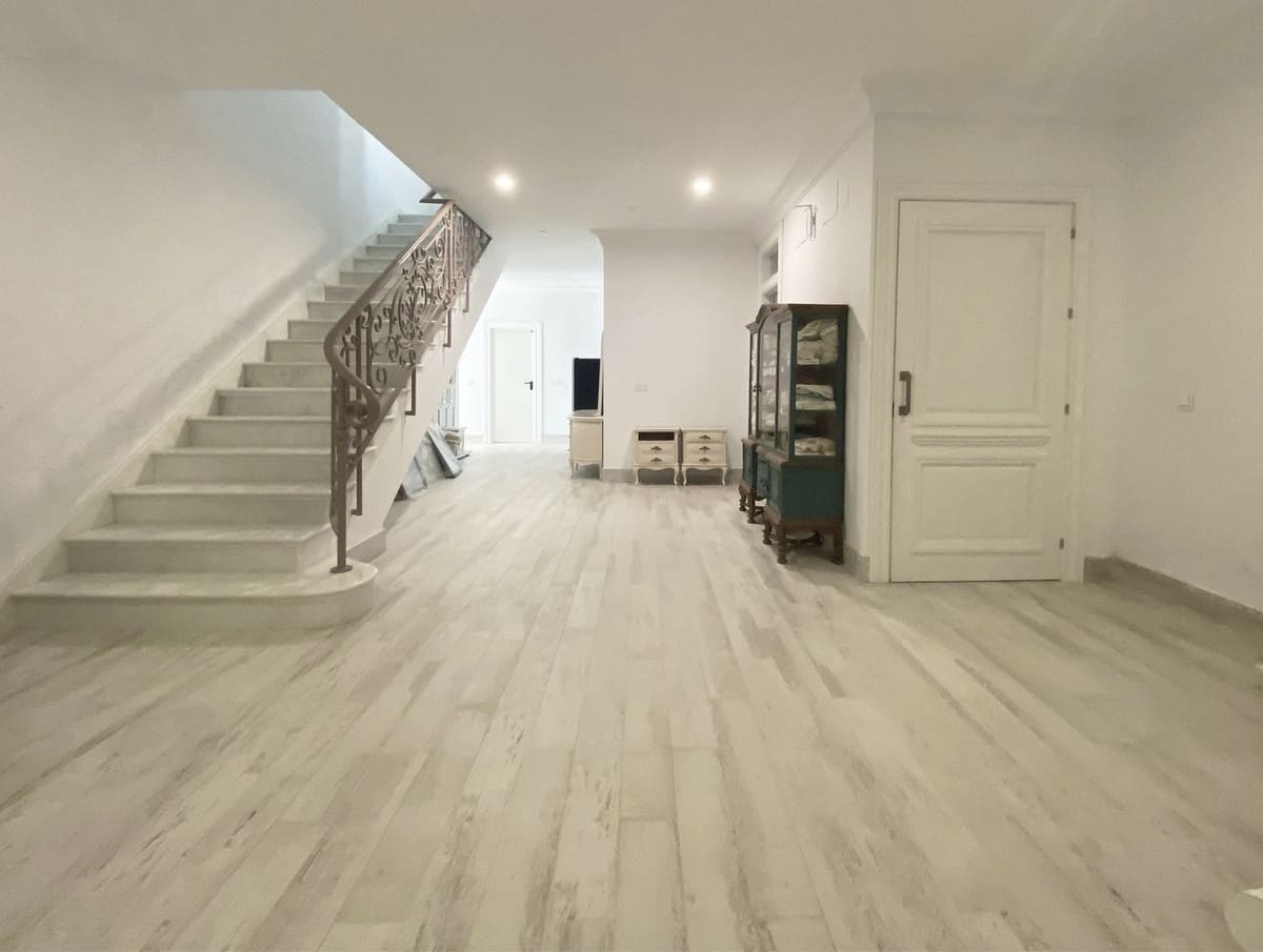 13 bedroom Villa for sale in Marbella with garage - € 4,400,000 (Ref: 9077241)