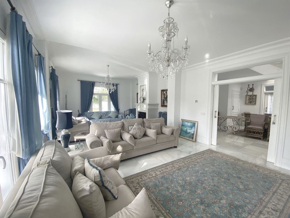 13 bedroom Villa for sale in Marbella with garage - € 4,400,000 (Ref: 9077241)