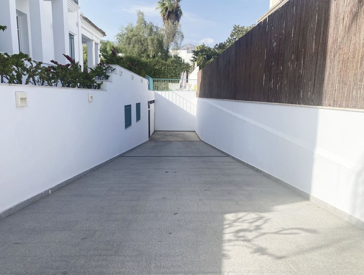 13 bedroom Villa for sale in Marbella with garage - € 4,400,000 (Ref: 9077241)