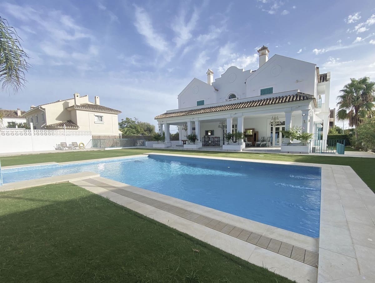 13 bedroom Villa for sale in Marbella with garage - € 4,400,000 (Ref: 9077241)