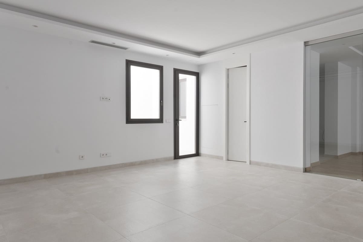 4 bedroom Villa for sale in Marbella - € 4,200,000 (Ref: 9077243)