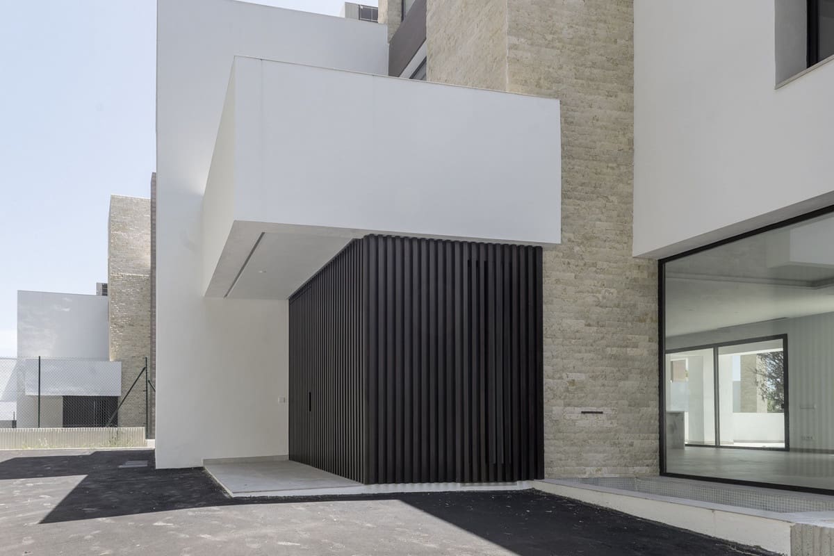 4 bedroom Villa for sale in Marbella - € 4,200,000 (Ref: 9077243)