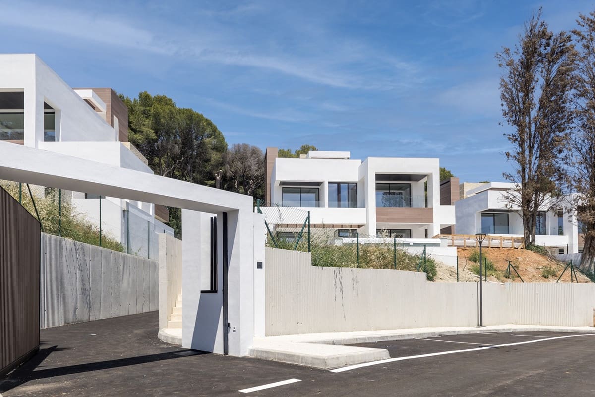 4 slaapkamer Villa te koop in Marbella - € 4.200.000 (Ref: 9077243)