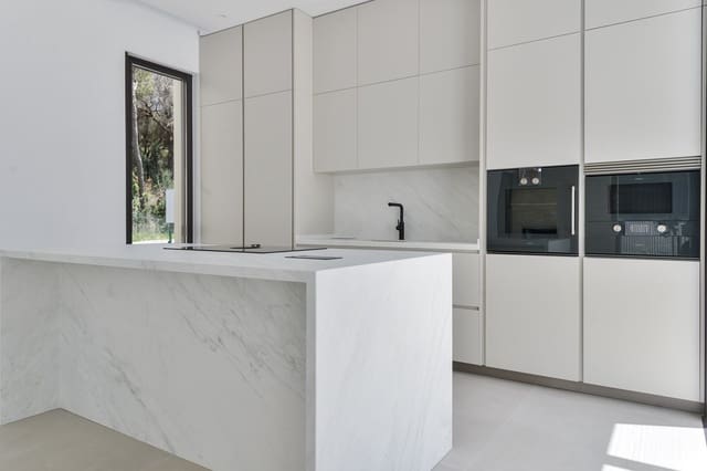 4 slaapkamer Villa te koop in Marbella - € 4.200.000 (Ref: 9077243)