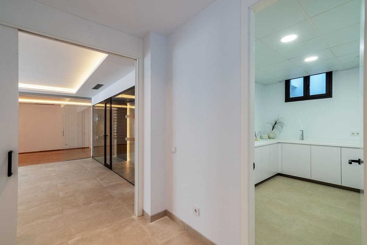 4 slaapkamer Villa te koop in Marbella - € 4.200.000 (Ref: 9077243)