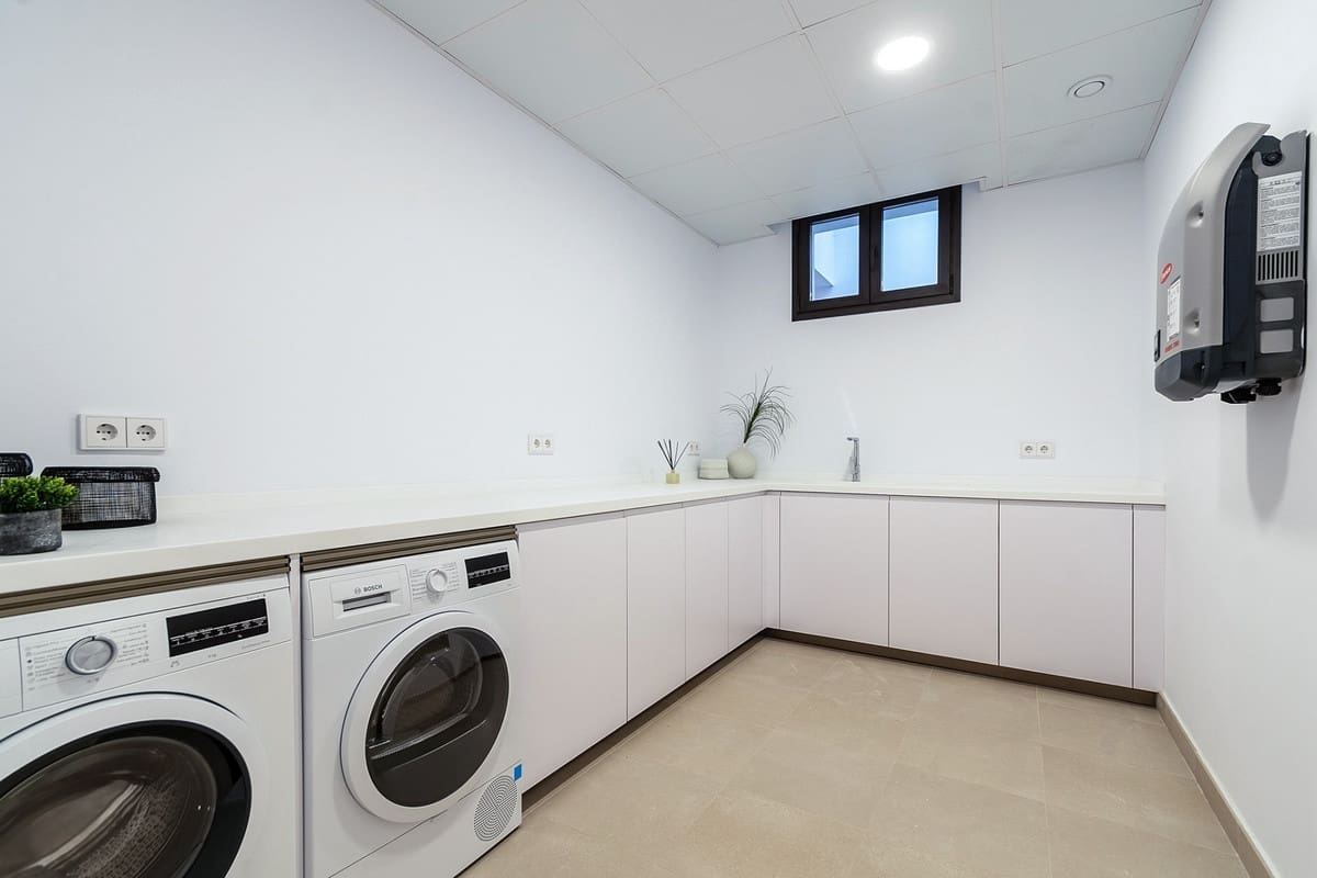 4 slaapkamer Villa te koop in Marbella - € 4.200.000 (Ref: 9077243)