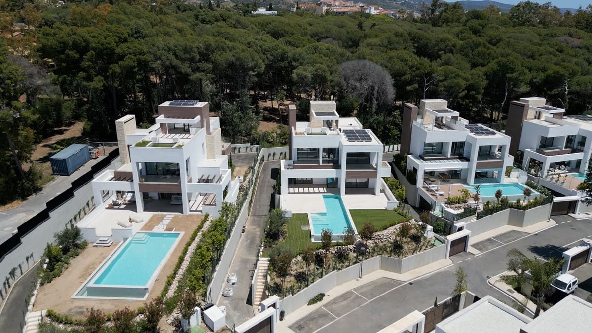 4 slaapkamer Villa te koop in Marbella - € 4.200.000 (Ref: 9077243)