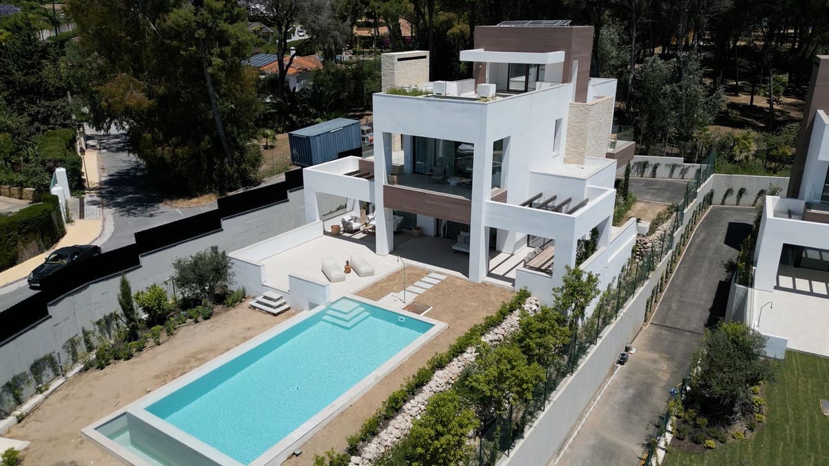 4 slaapkamer Villa te koop in Marbella - € 4.200.000 (Ref: 9077243)