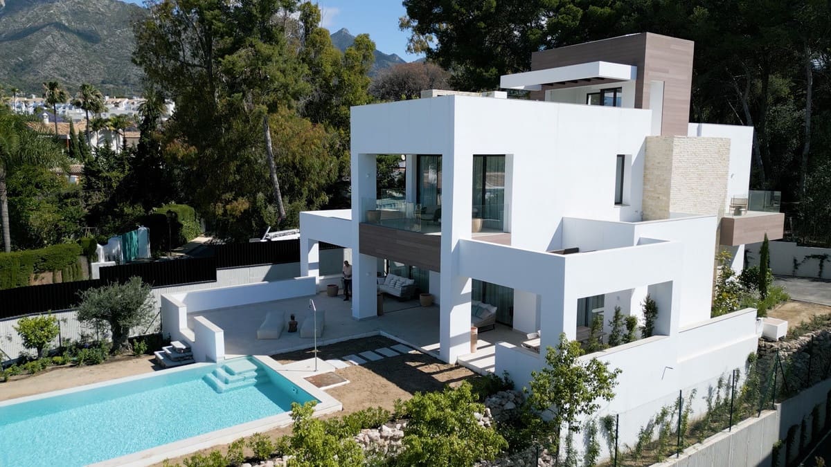 4 slaapkamer Villa te koop in Marbella - € 4.200.000 (Ref: 9077243)
