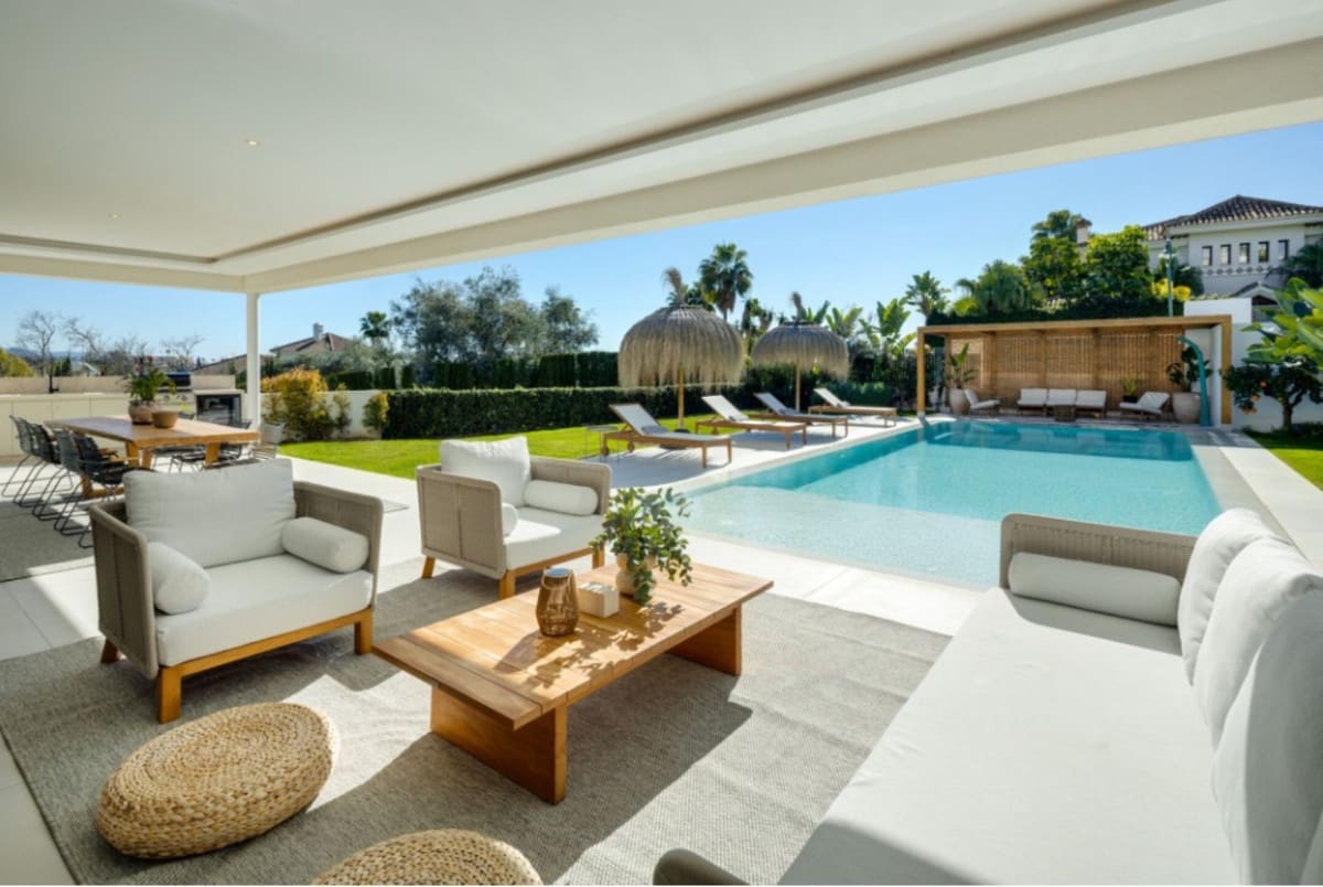 5 bedroom Villa for sale in Marbella with garage - € 3,995,000 (Ref: 9077245)