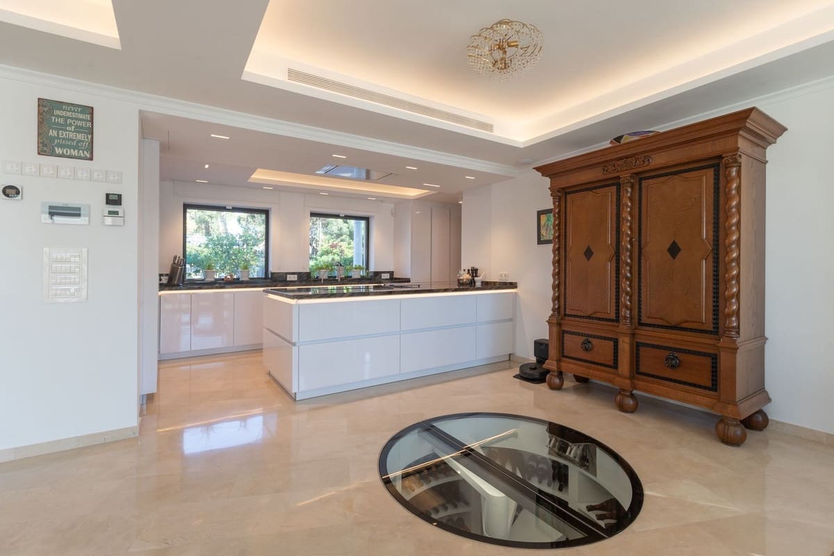 3 slaapkamer Villa te koop in Elviria met garage - € 3.750.000 (Ref: 9077247)