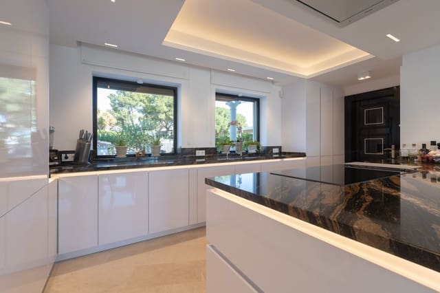 3 makuuhuone Huvila myytävänä paikassa Elviria, Marbella mukana 
autotalli - 3 750 000 € (Ref: 9077247)