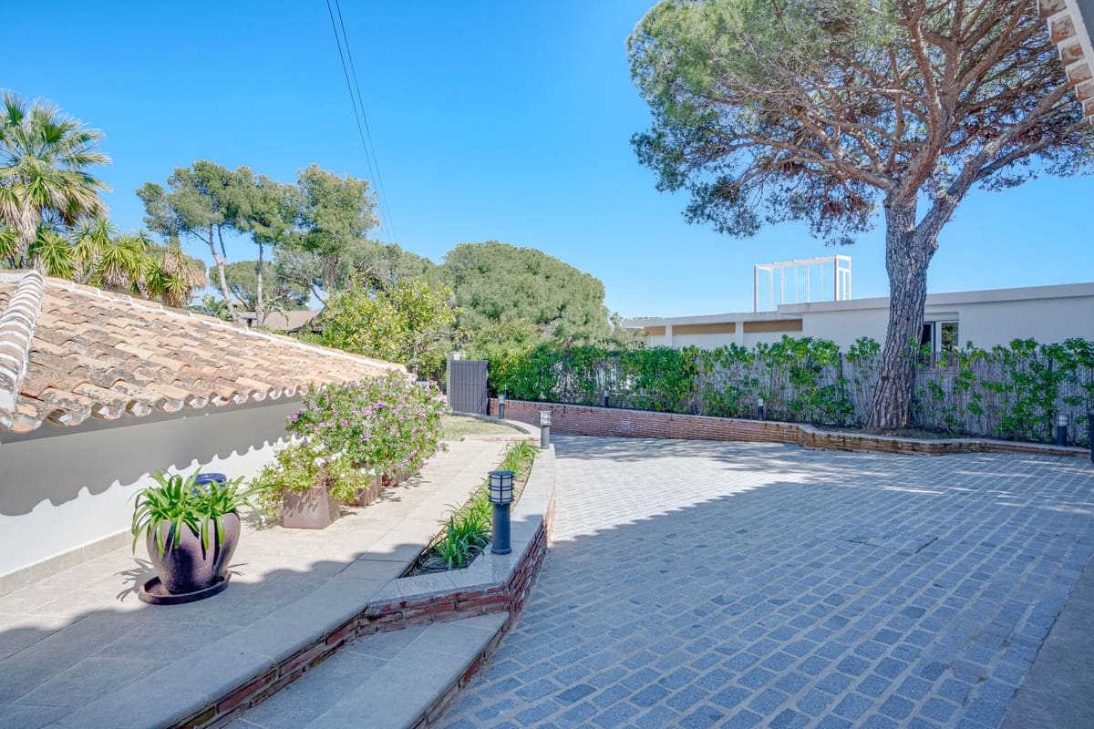 3 slaapkamer Villa te koop in Elviria met garage - € 3.750.000 (Ref: 9077247)