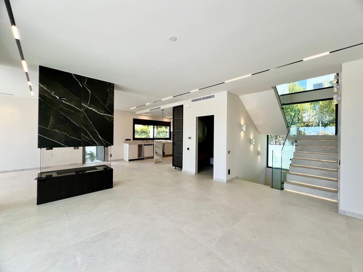 4 bedroom Villa for sale in Marbella - € 3,899,000 (Ref: 9077248)