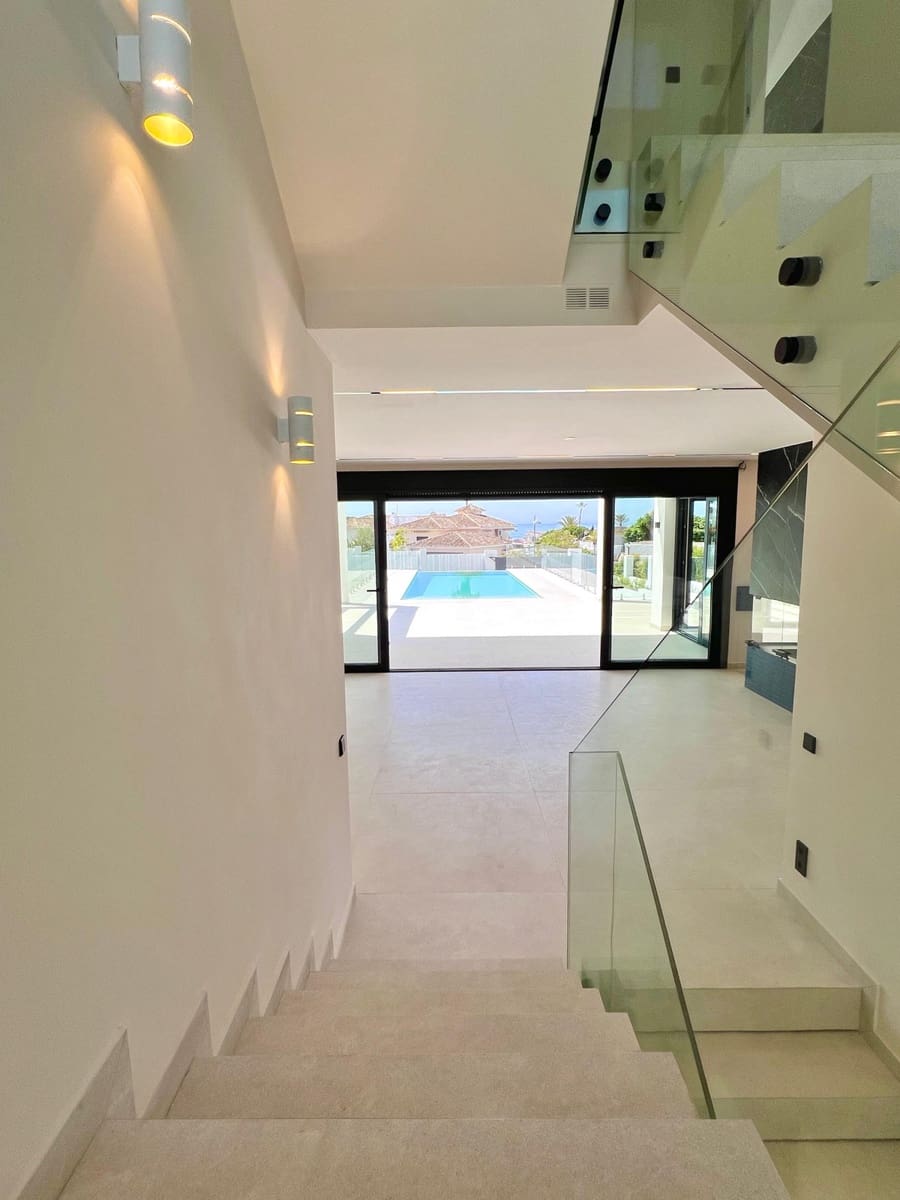 4 bedroom Villa for sale in Marbella - € 3,899,000 (Ref: 9077248)