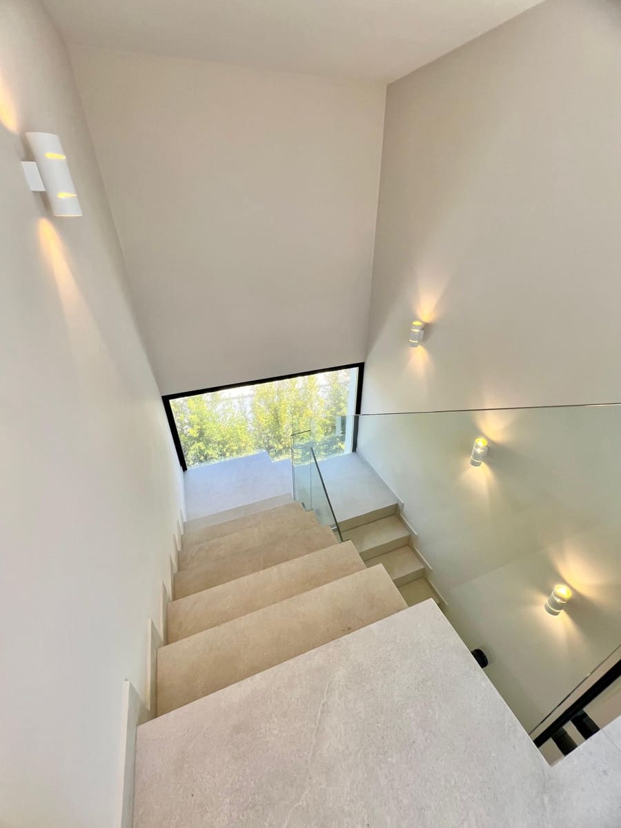 4 bedroom Villa for sale in Marbella - € 3,899,000 (Ref: 9077248)