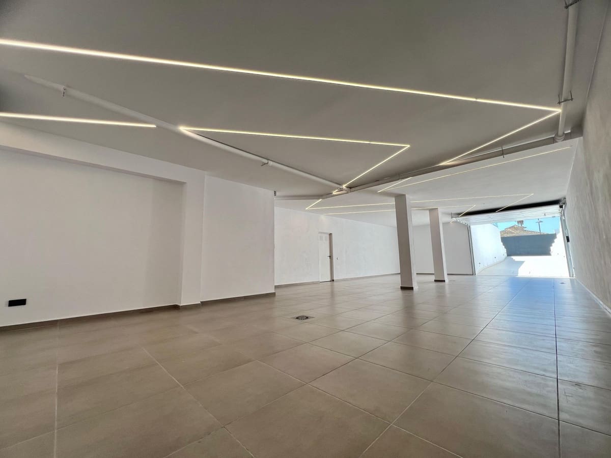 4 bedroom Villa for sale in Marbella - € 3,899,000 (Ref: 9077248)