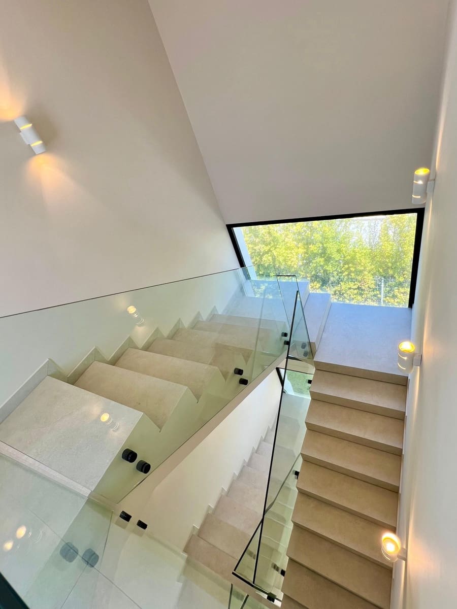 4 bedroom Villa for sale in Marbella - € 3,899,000 (Ref: 9077248)