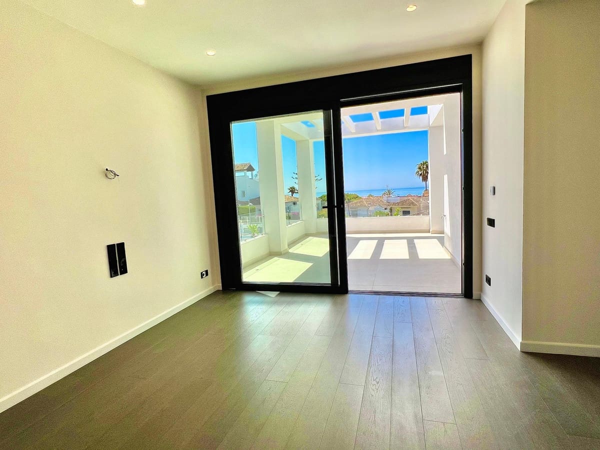 4 bedroom Villa for sale in Marbella - € 3,899,000 (Ref: 9077248)