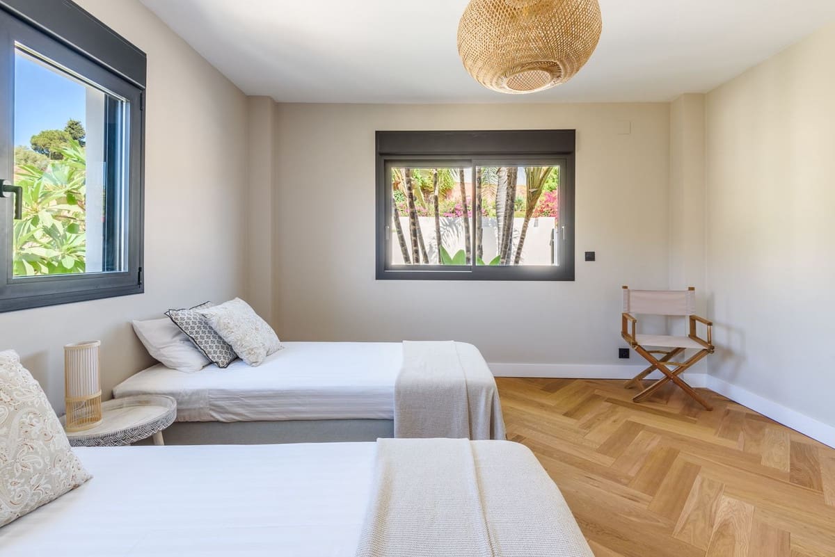 7 sypialnia Willa na sprzedaż w Elviria z garażem - 3 790 000 € (Ref: 9077249)