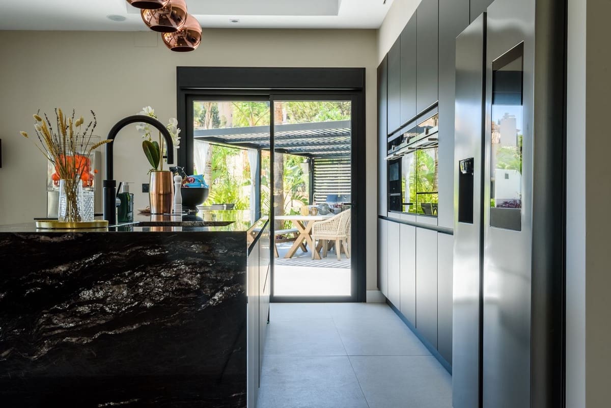 7 sypialnia Willa na sprzedaż w Elviria z garażem - 3 790 000 € (Ref: 9077249)