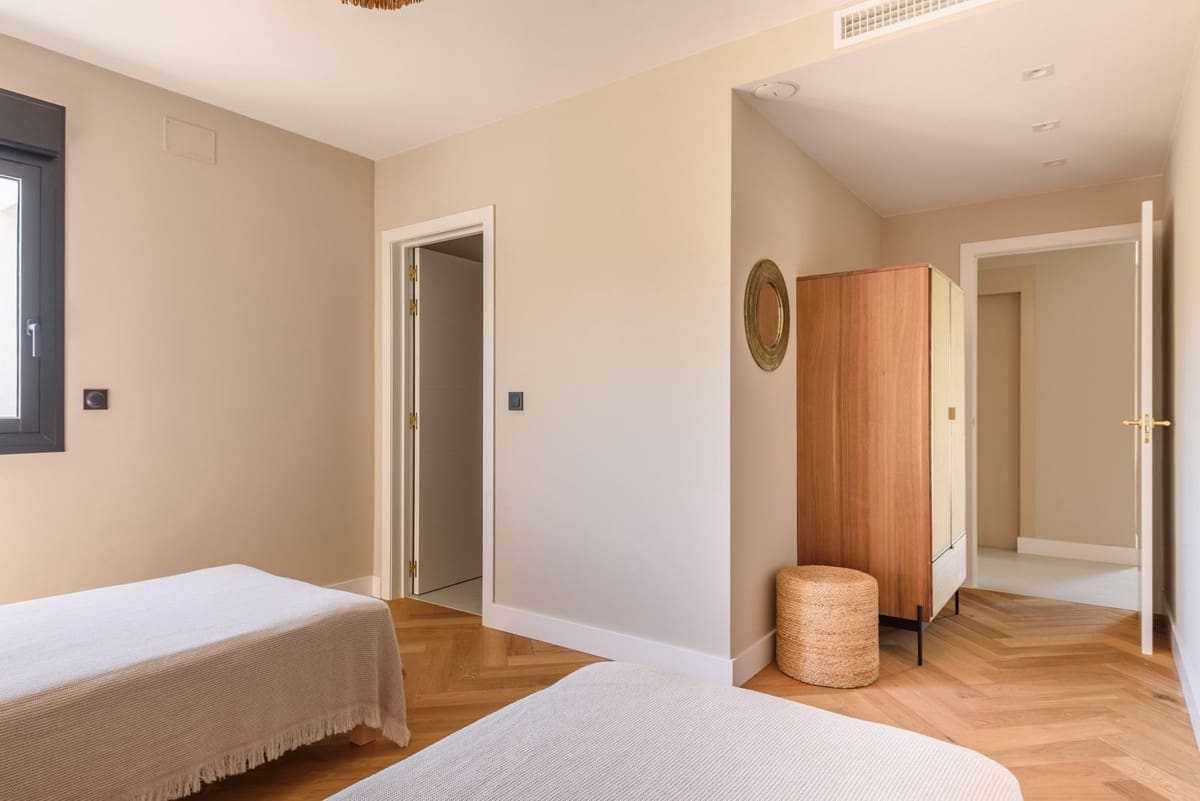 7 sypialnia Willa na sprzedaż w Elviria z garażem - 3 790 000 € (Ref: 9077249)