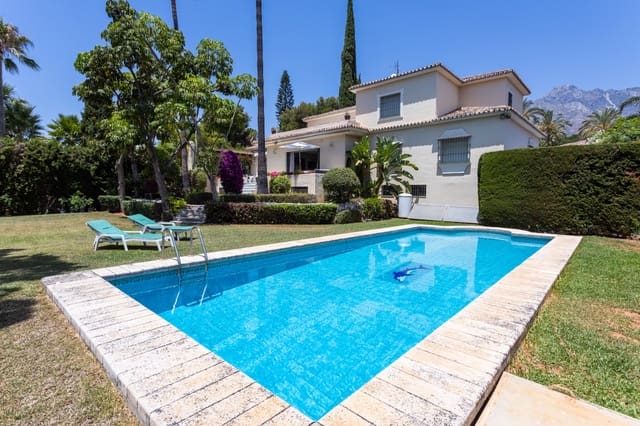 7 bedroom Villa for sale in Marbella with garage - € 2,500,000 (Ref: 9077253)