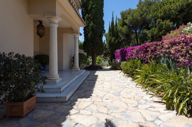 7 bedroom Villa for sale in Marbella with garage - € 2,500,000 (Ref: 9077253)