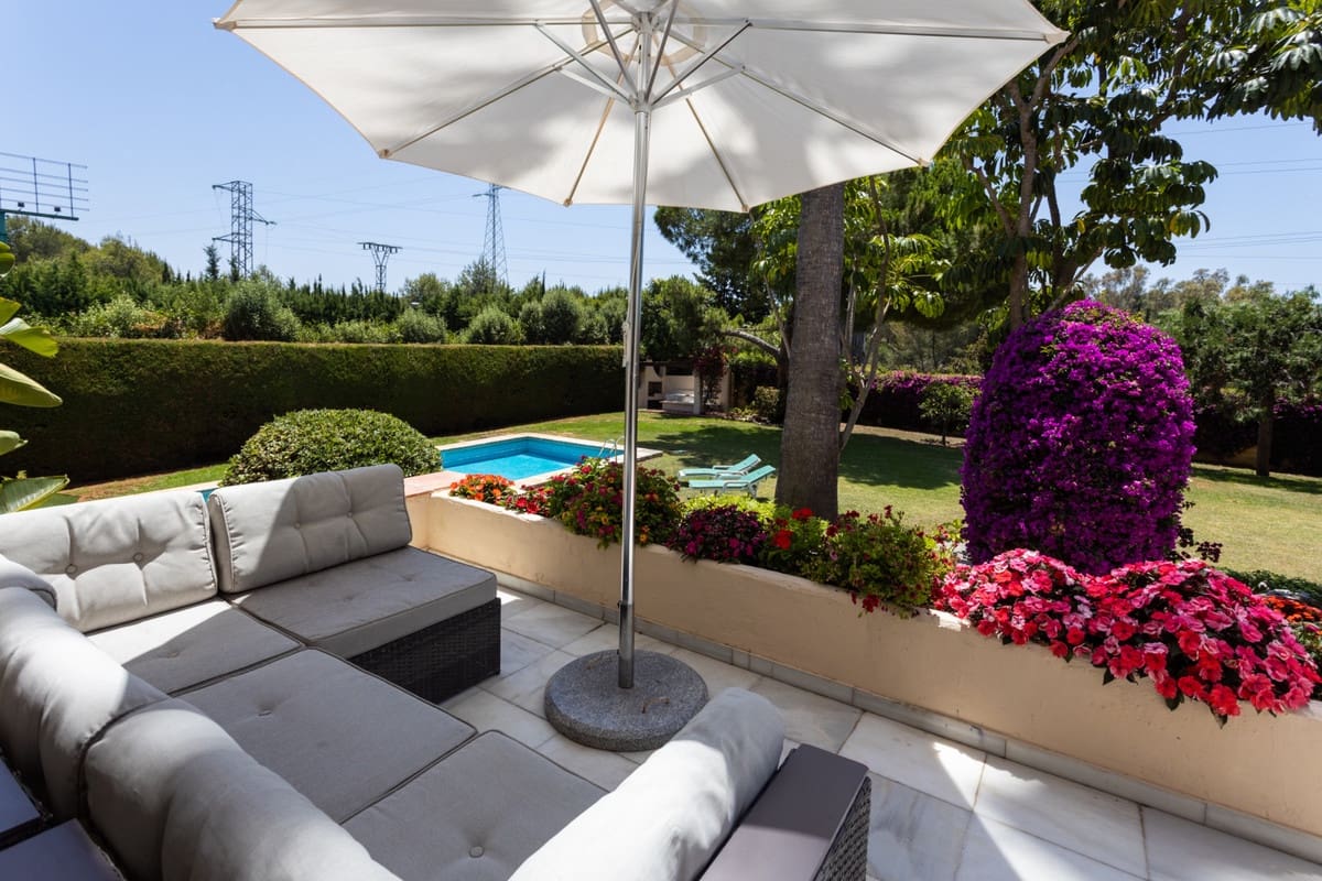 7 bedroom Villa for sale in Marbella with garage - € 2,500,000 (Ref: 9077253)